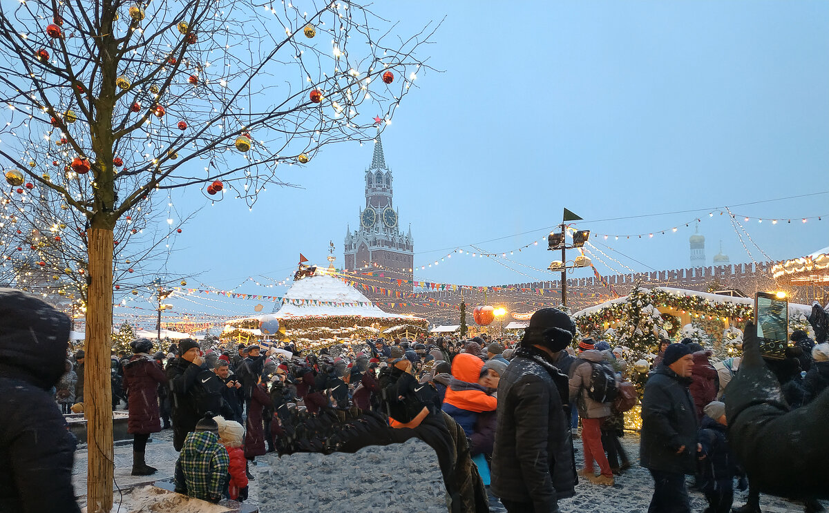 Возле Кремля - Юлия Денискина