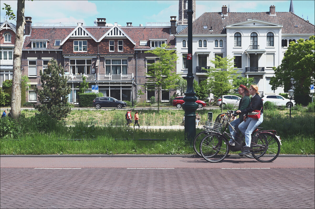 "Солнце на спицах, синева над головой..." - Валерий Готлиб "Солнце на спицах, синева над головой..." - Валерий Готлиб