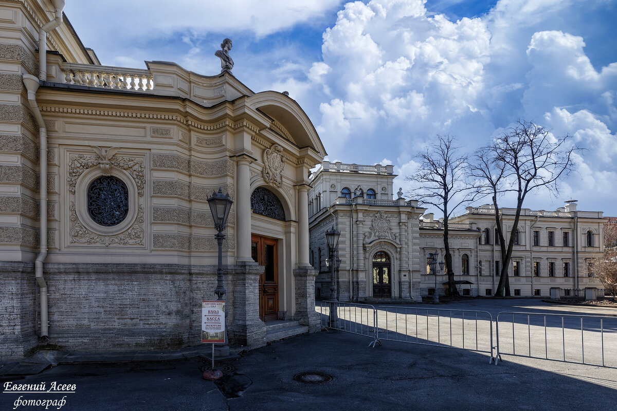Особняк А. И. Сабурова - дворец вел. князя Алексея Александровича. - Евгений 