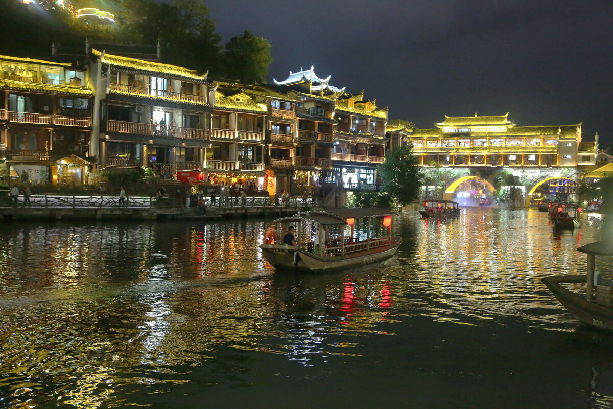 в ночном городе... - Andrey Bragin 