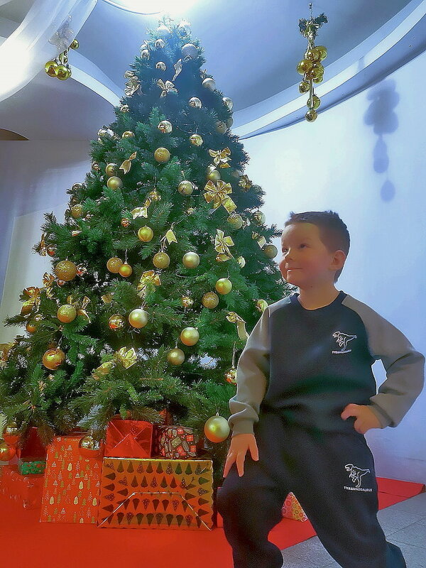 В фойе Мытищинского  театра кукол "Огниво" - Ольга Довженко