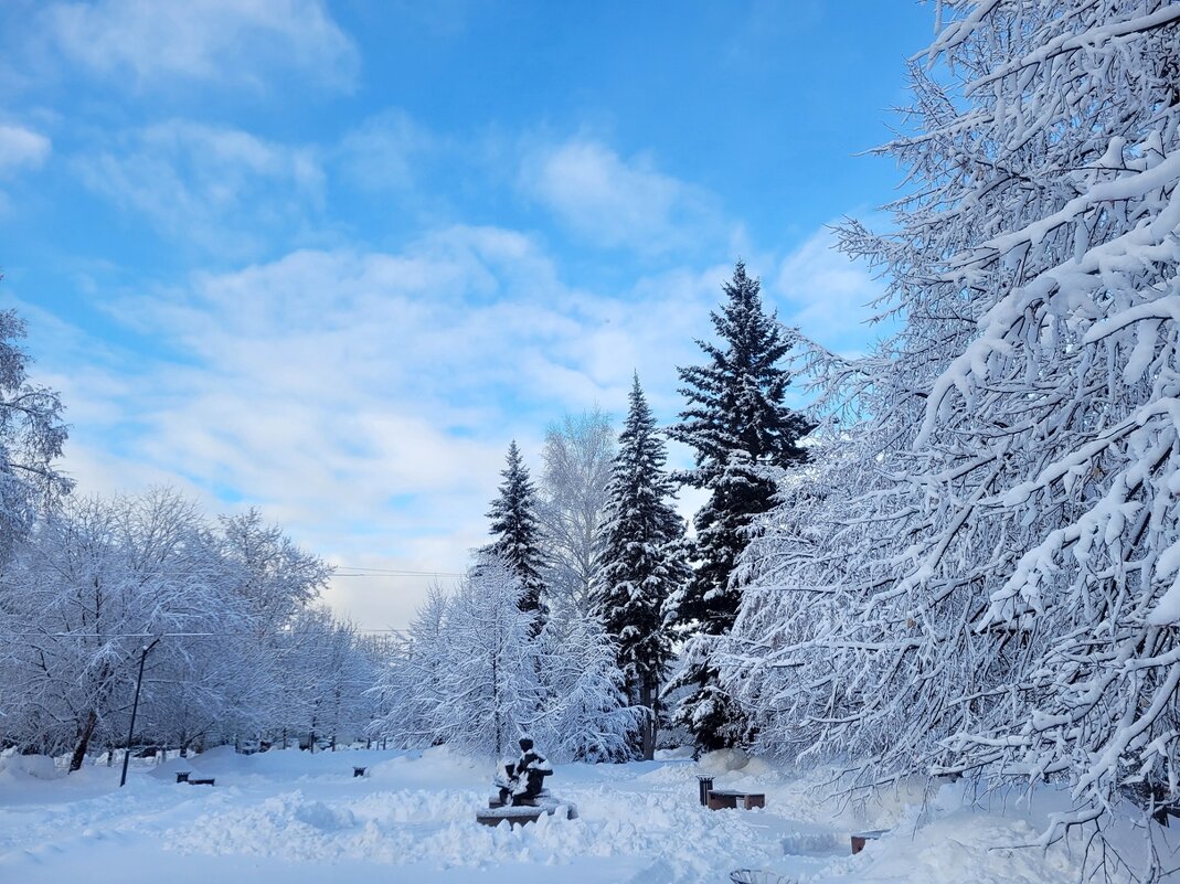 В сквере - Галина Нестратова
