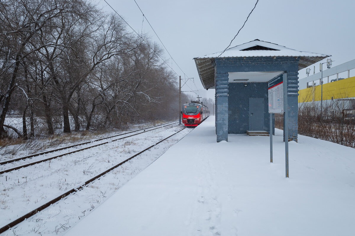 Электричка на станции - Александр Синдерёв