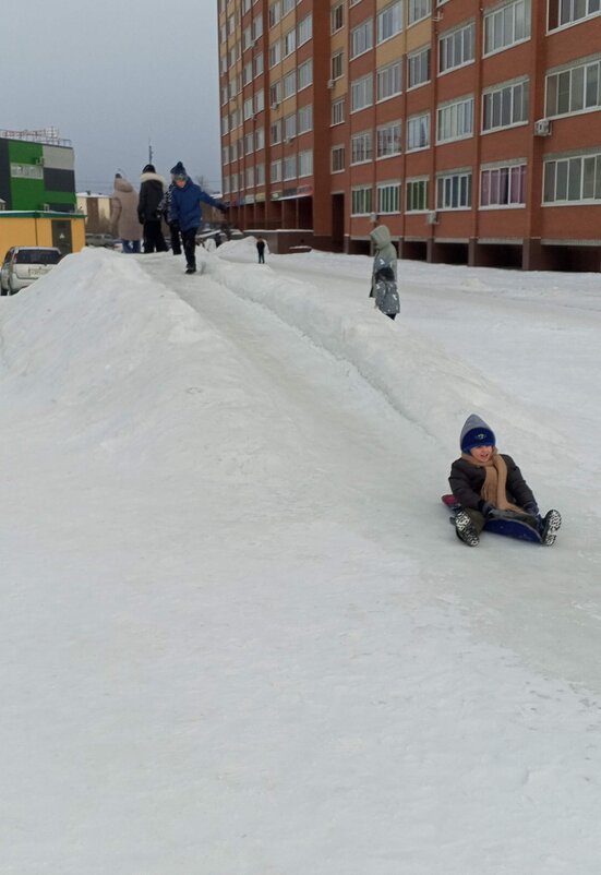 С горки - Андрей Макурин