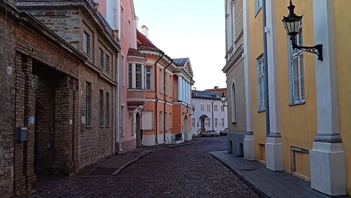 Тихая улочка Таллина .. - Татьян@ Ивановна