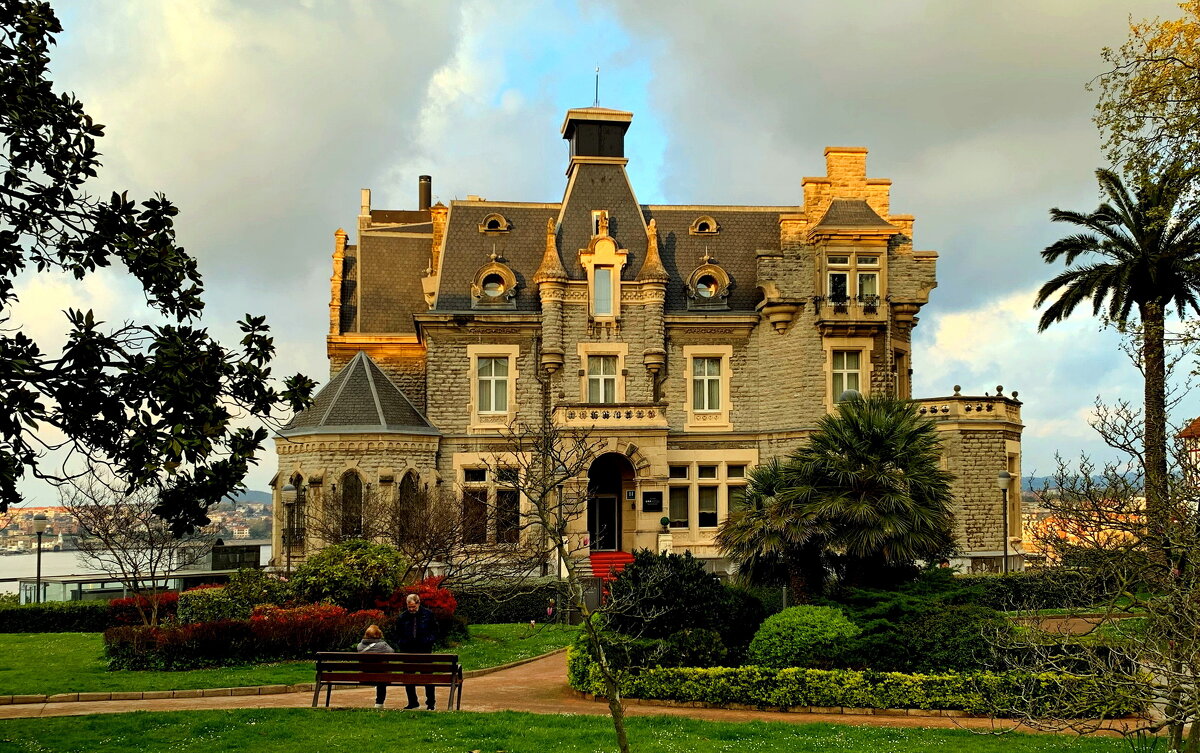 Прекрасный  райский уголок на берегу бухты - В.И 