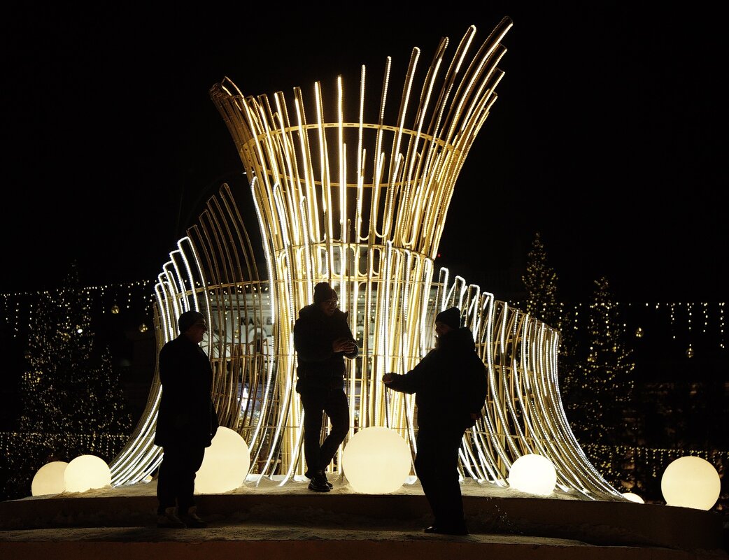 Силуэты на фонтане - Владимир Чумакин