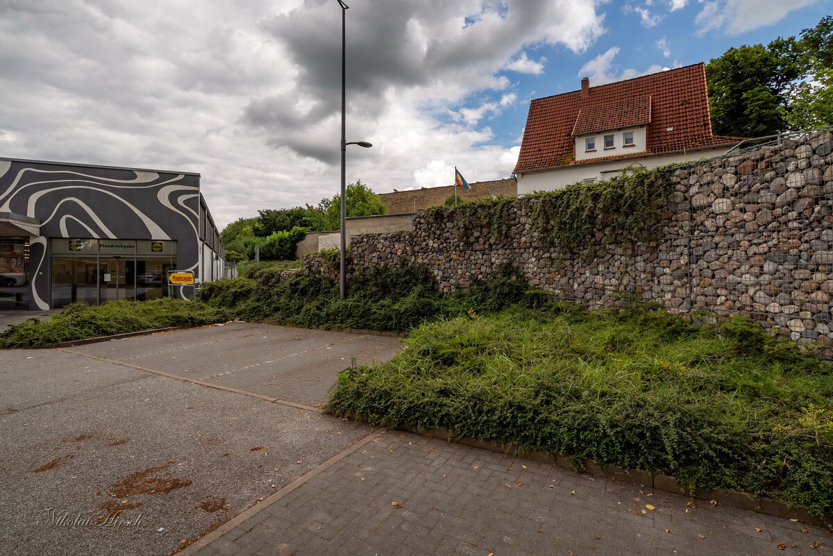 У магазина... - Николай Гирш