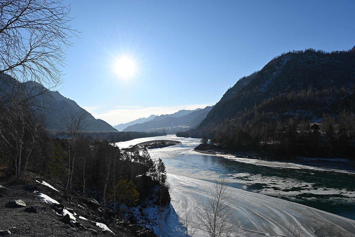 Над Катунью - Валерий Медведев