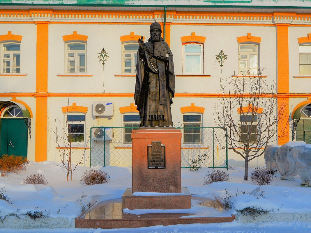 Чебоксары. Памятник Святителю Герману Казанскому. - Пётр Чернега