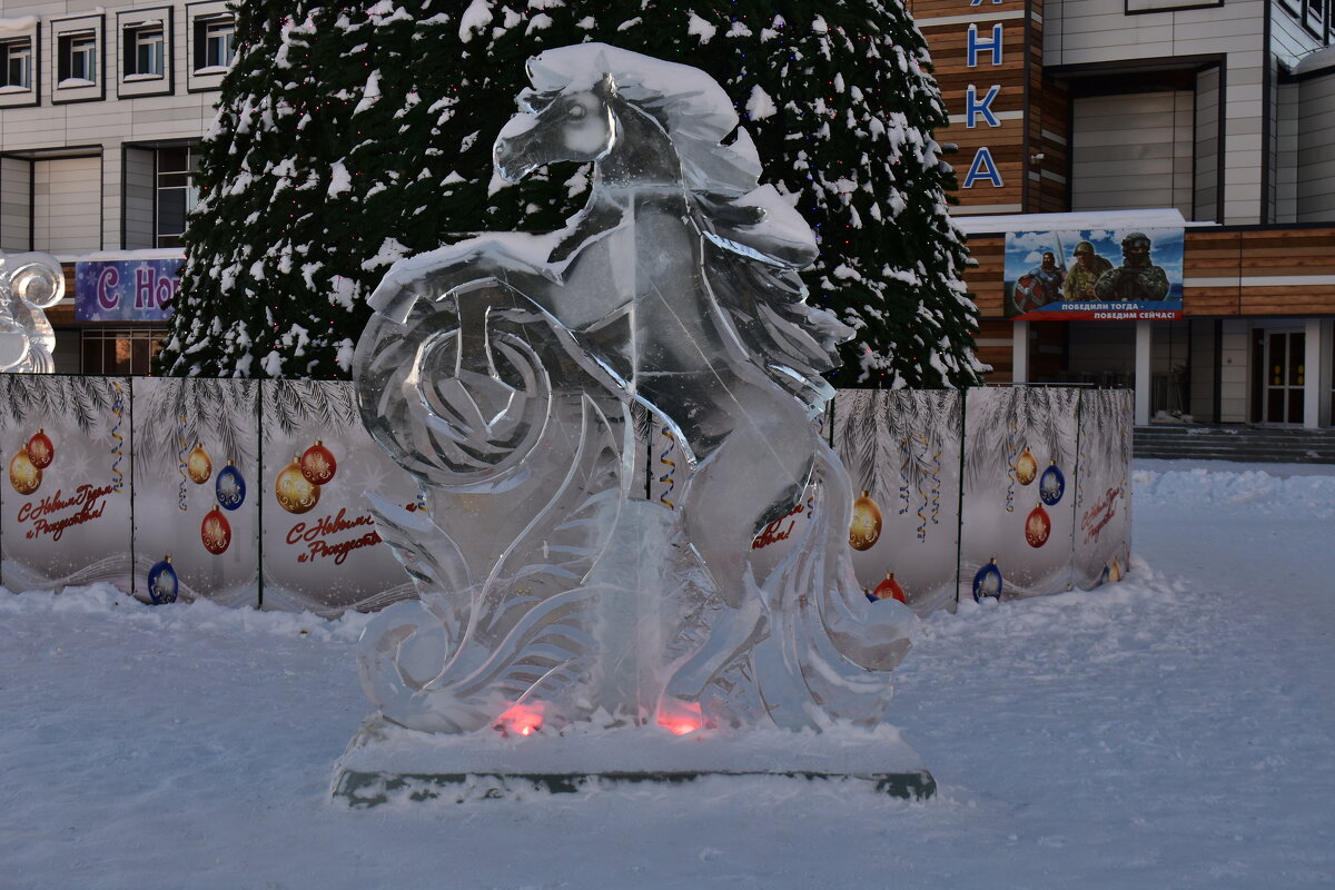символ года Конь  с красной подсветкой - petyxov петухов