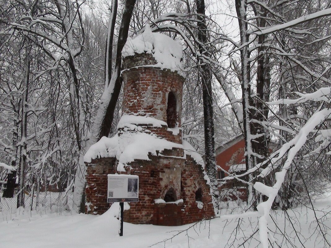 Башни въездных ворот, усадьба Апраксиных - fogmeadowww m