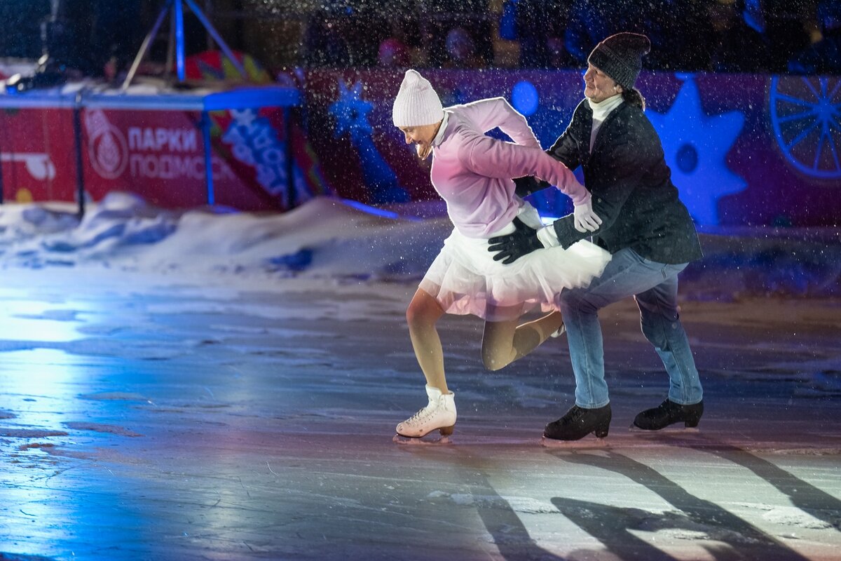 Чемпионы мира Оксана Домнина и Максим Шабалин. - Виктор Евстратов
