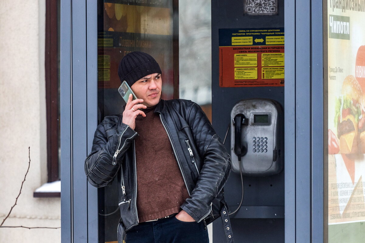 Телефонов много не бывает. - Анатолий. Chesnavik. Телефонов много не бывает. - Анатолий. Chesnavik.