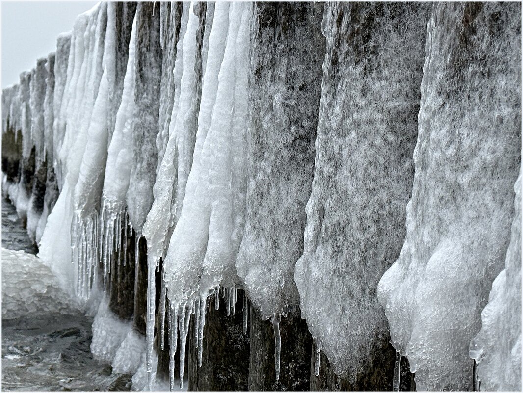 Ледяные волнорезы. - Валерия Комова Ледяные волнорезы. - Валерия Комова