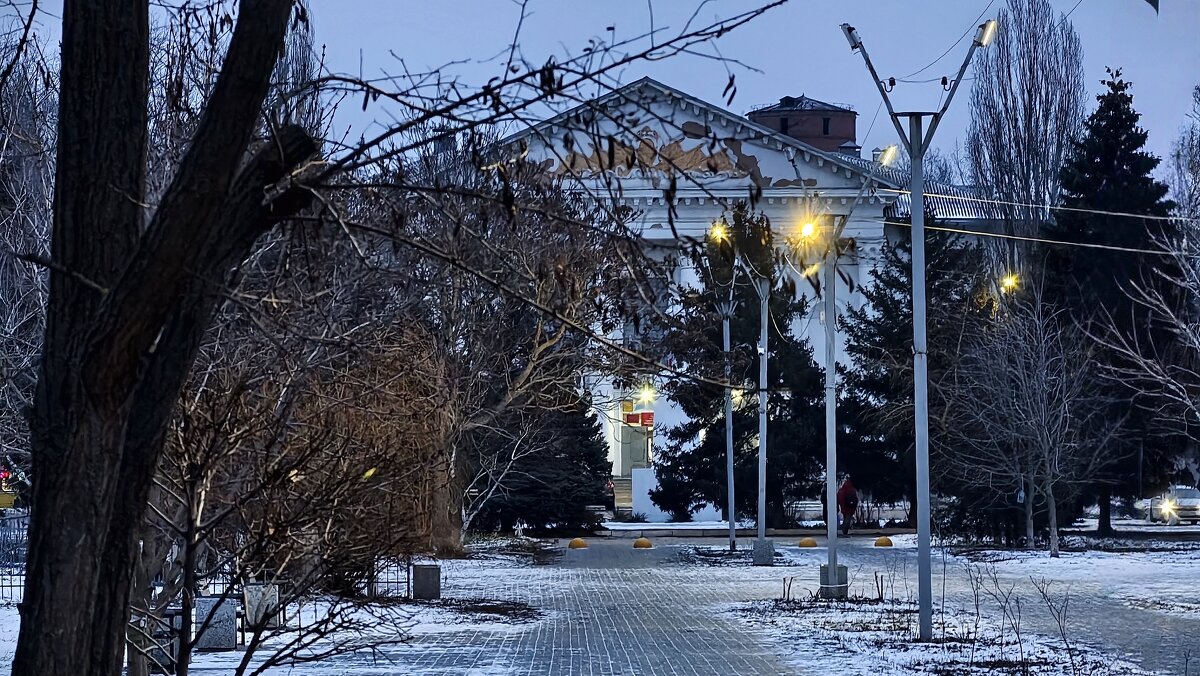 Вечереет,зажигаются огни - Мариша Вечереет,зажигаются огни - Мариша