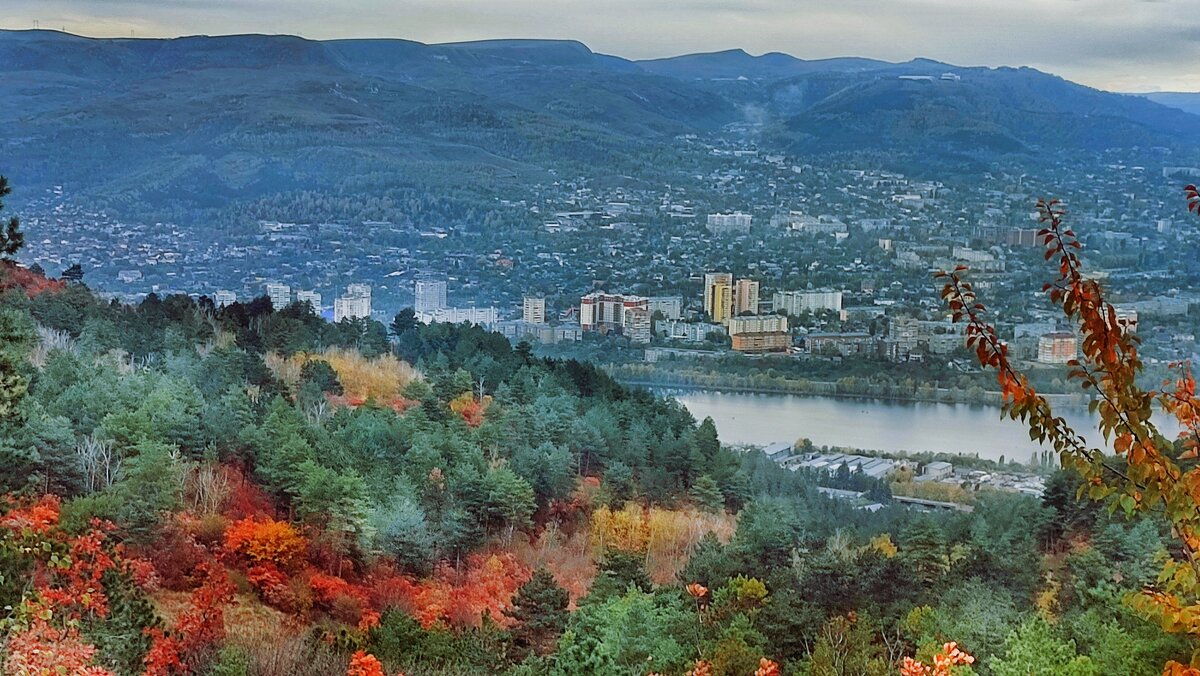 Кисловодск осенью с высоты Баргустана - Мариша 