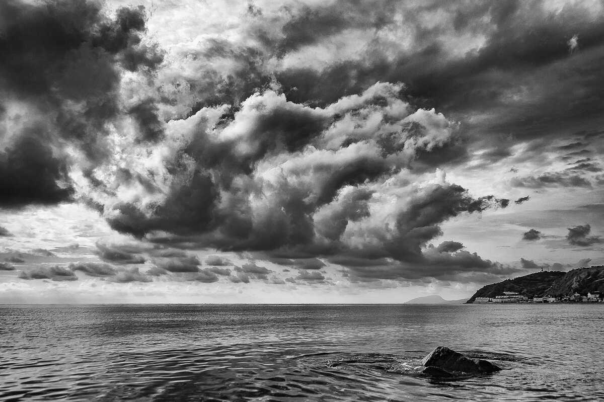 Над Черным морем - Олег Загорулько