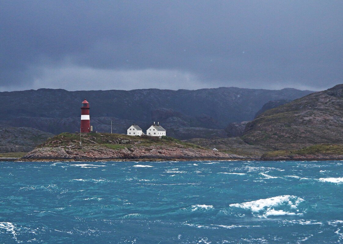 Маяк перед грозой - В.И 