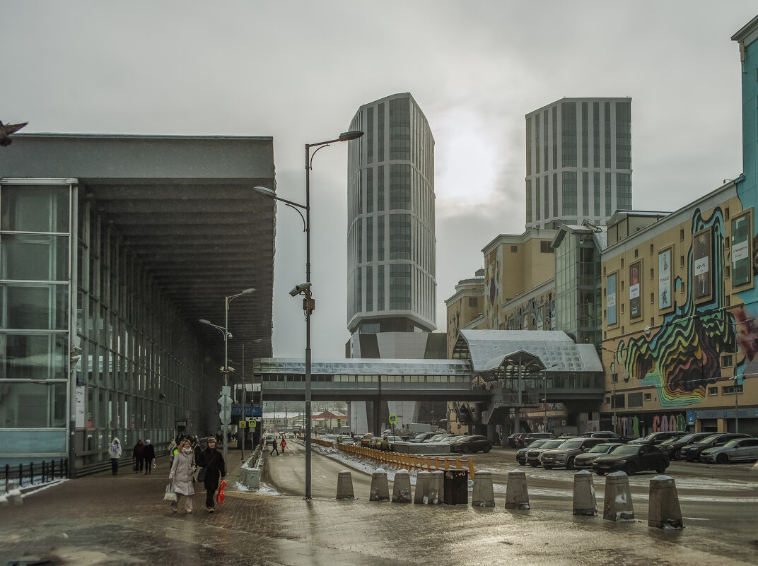 У Курского вокзала. - Николай 