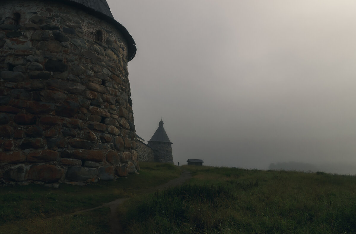 Туман утром у стен монастыря - Олег Загорулько Туман утром у стен монастыря - Олег Загорулько