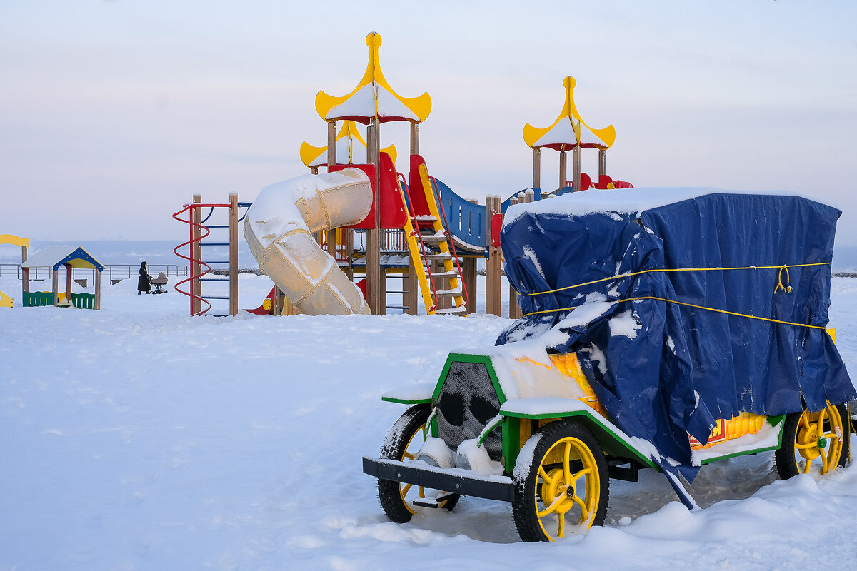 Детская площадка... - Влад Никишин