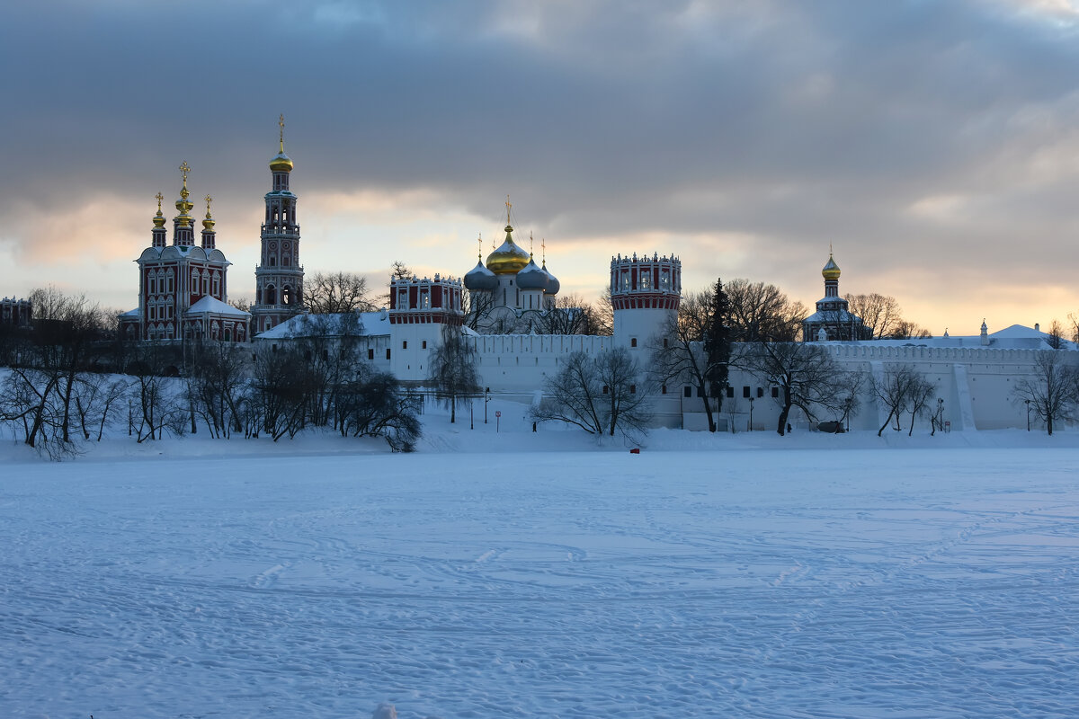 Москва. Морозный вечер у Новодевичьего... - Наташа ***** Москва. Морозный вечер у Новодевичьего... - Наташа *****