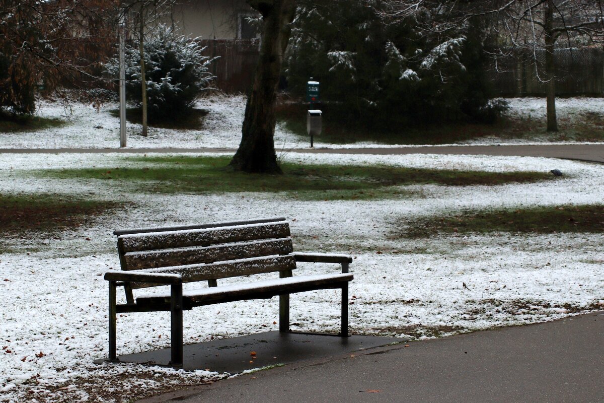 Скамейка и немного зимы - Юрий. Шмаков