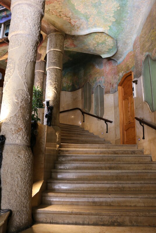 Лестницы дома-пещеры - Ольга Лестницы дома-пещеры - Ольга