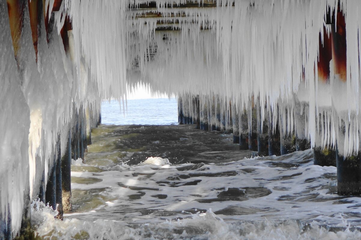 Море, волны, сосульки - Рита Симонова Море, волны, сосульки - Рита Симонова