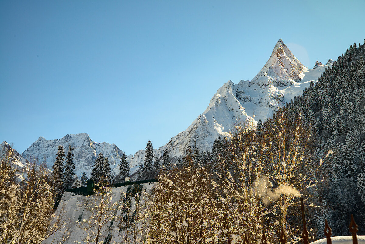 Лазурь небесная смеется - Римма Волченко Лазурь небесная смеется - Римма Волченко