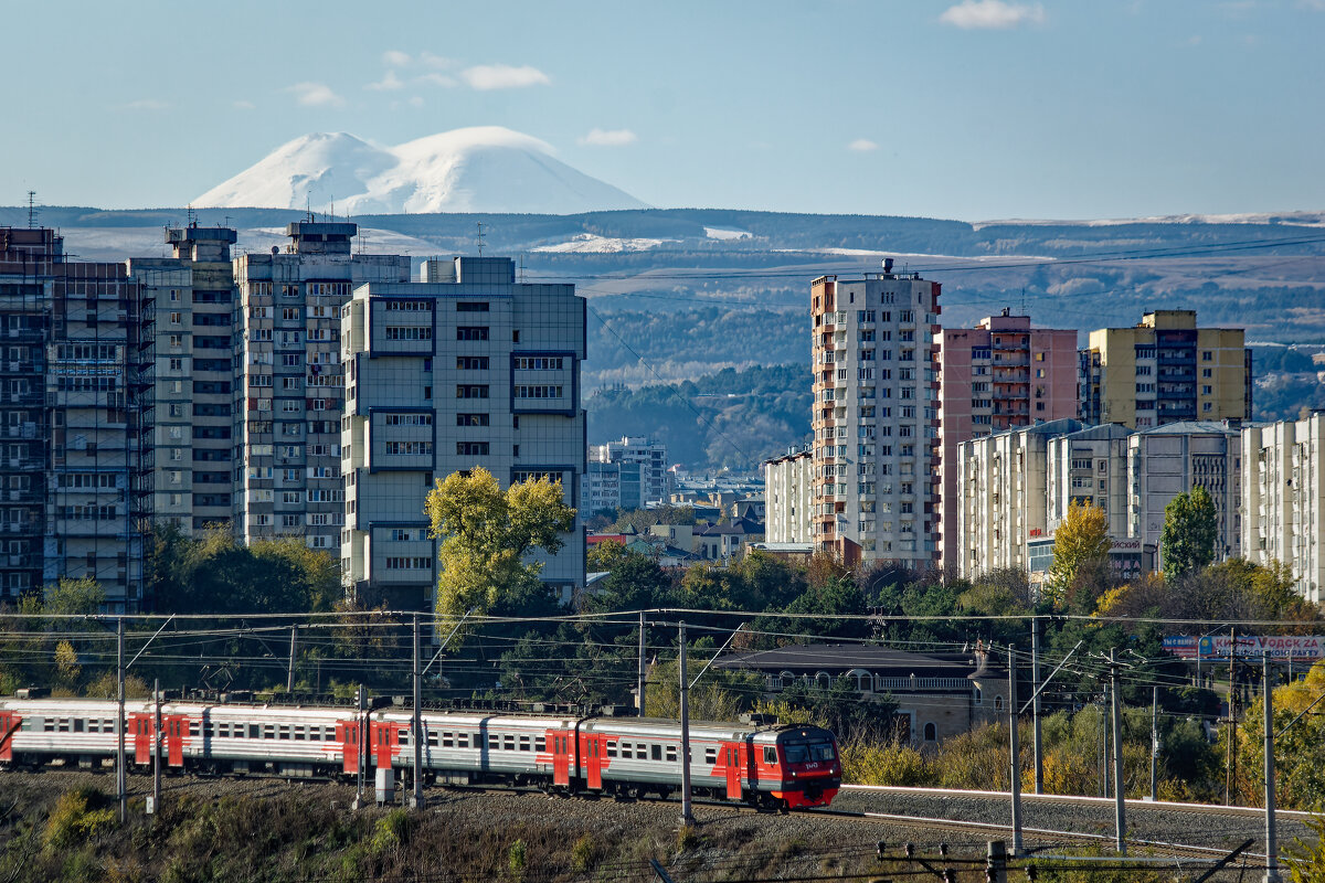 Про Эльбрус - Дмитрий Емельянов
