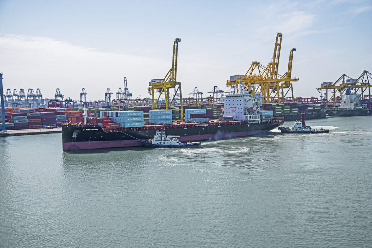 В порту. - Сергей Фомичев