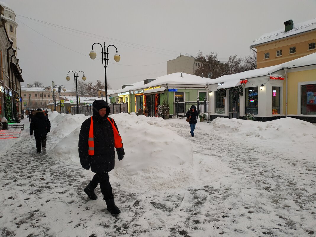 В Москве - снег - Андрей Лукьянов