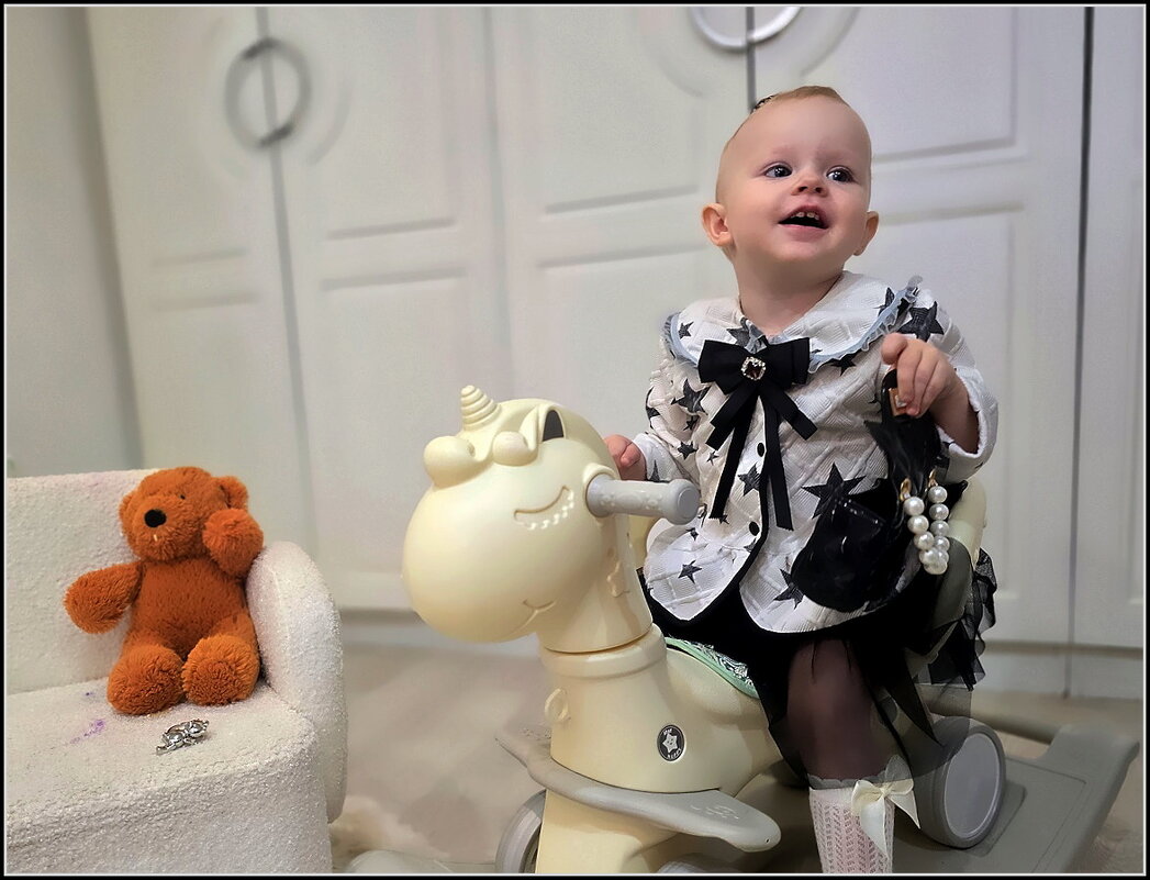 Мирослава дома. - Ольга Довженко