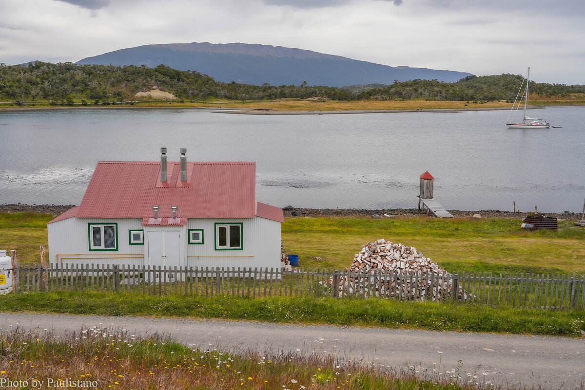 На дальних берегах... - Владимир Жданов