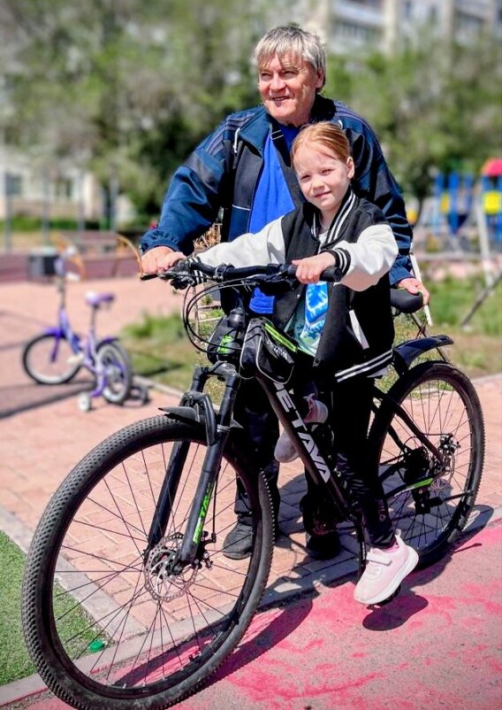 Велосипедисты - Андрей Хлопонин