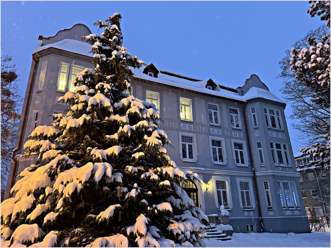 Прогулка по старому городу. - Валерия Комова Прогулка по старому городу. - Валерия Комова