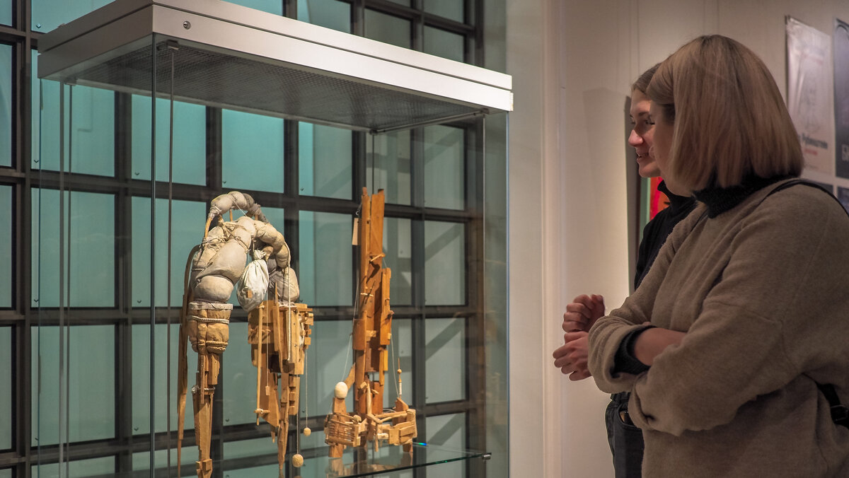 Зарисовка из Музея - юрий поляков Зарисовка из Музея - юрий поляков