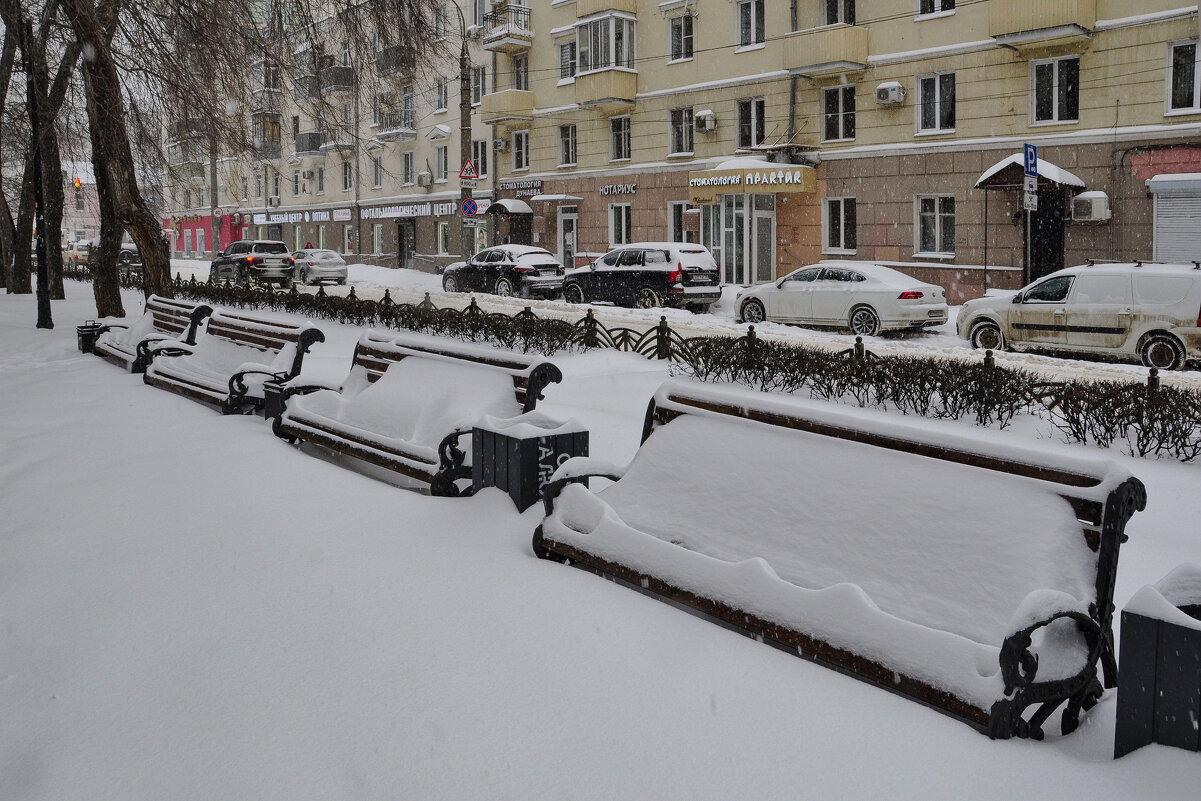 Лавочки в снежном покрывале - Татьяна Машошина Лавочки в снежном покрывале - Татьяна Машошина