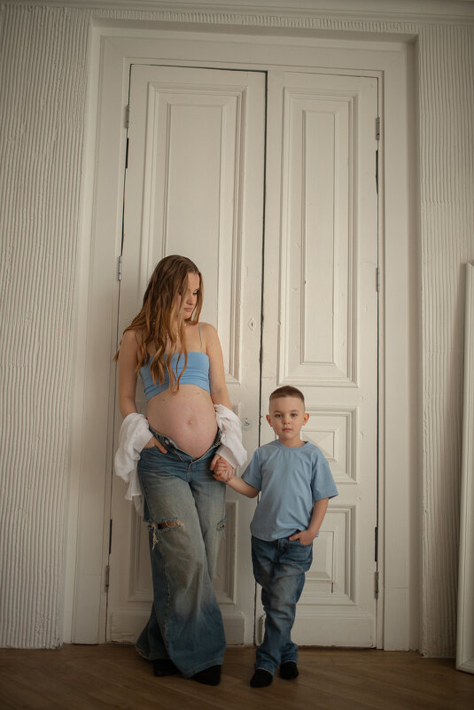 В ожидании - Люси Моисеенкова В ожидании - Люси Моисеенкова