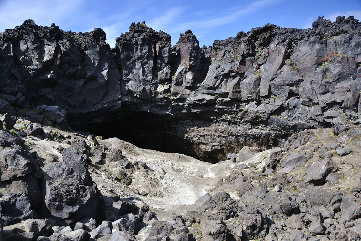 Пещерка в лавовых навалах - Марина Виноградова Пещерка в лавовых навалах - Марина Виноградова