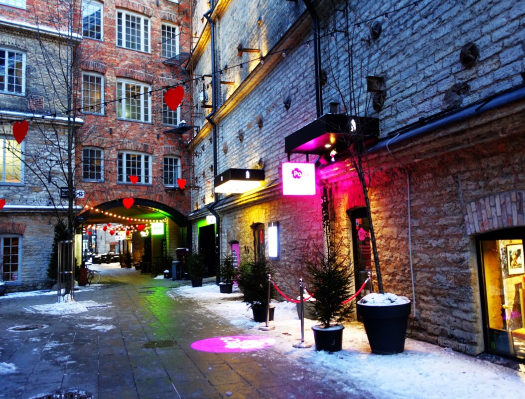 Город уже украшается сердечками.. - Aida10 