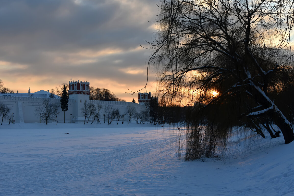 Москва. Закат у Новодевичьего... - Наташа *****