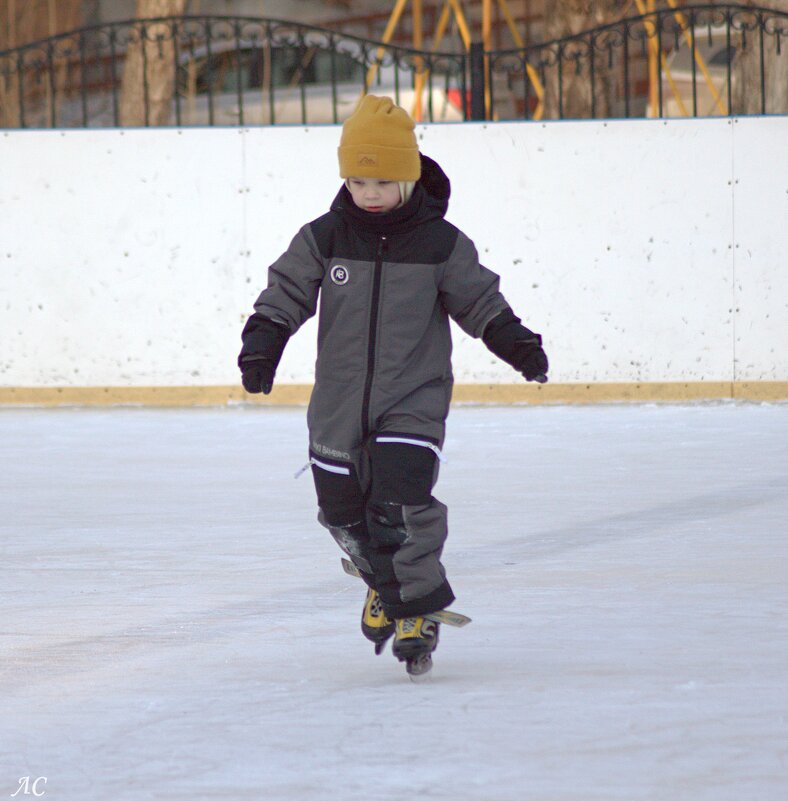 На дворовом катке - Любовь Сахарова