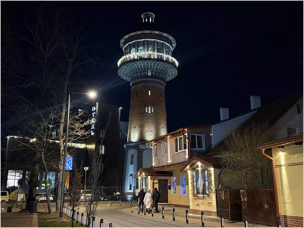 Вечер. Водонапорная башня. (Музей кошек). - Валерия Комова