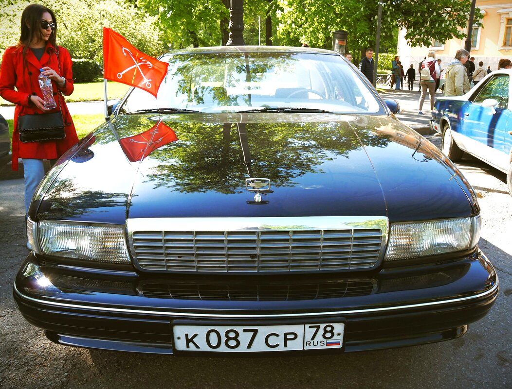 На выставке ретроавтомобилей - Магомед .