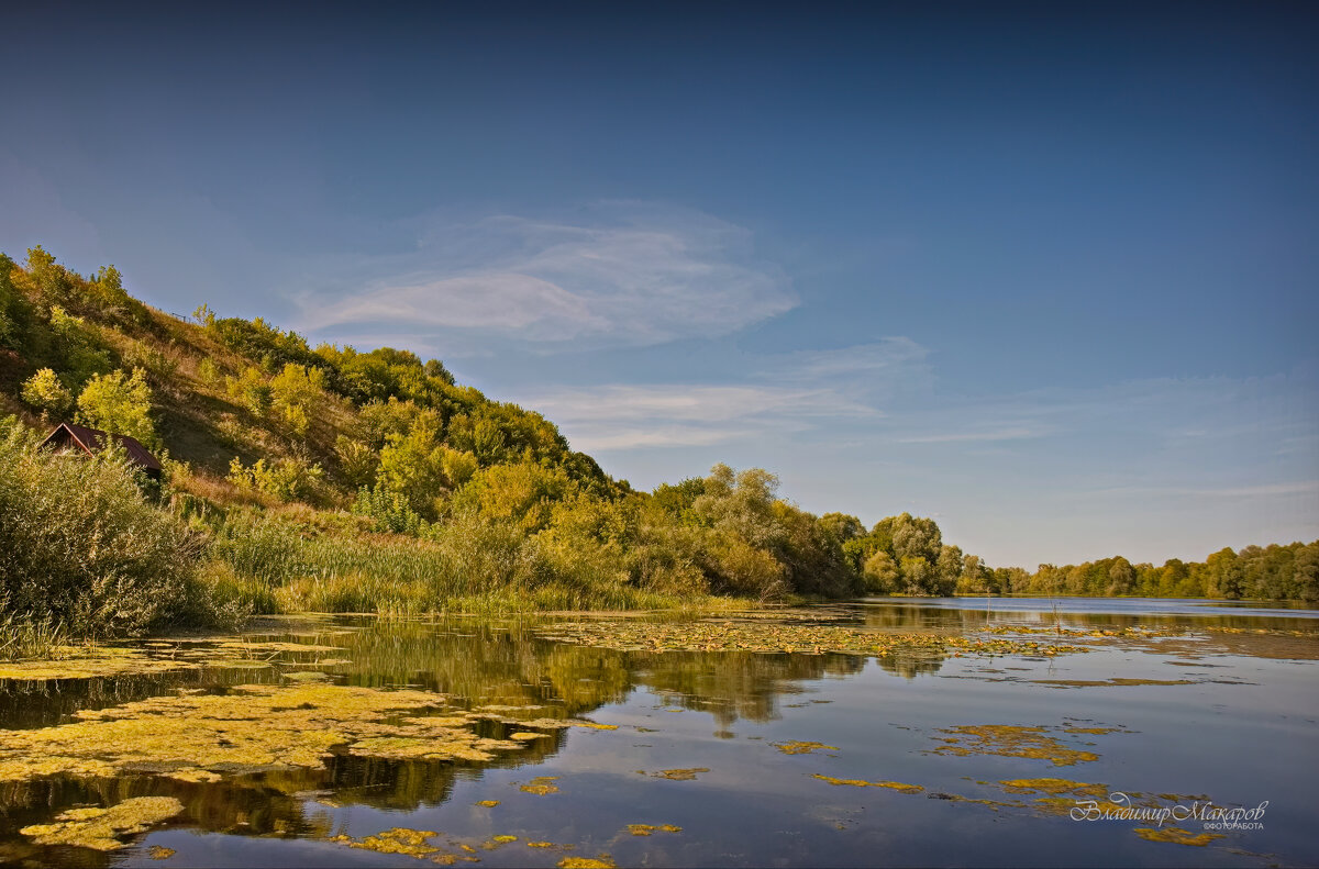 "В начале осени на озере"© - Владимир Макаров