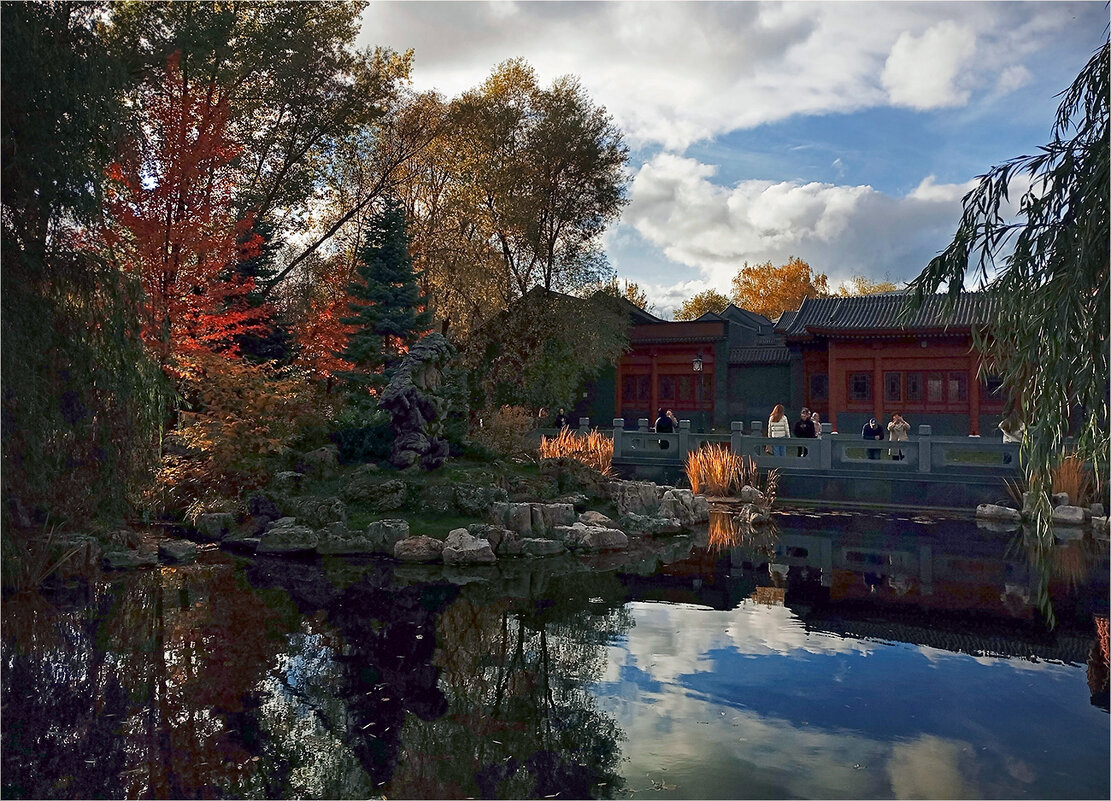 В парке с китайскими мотивами... - Ирина С