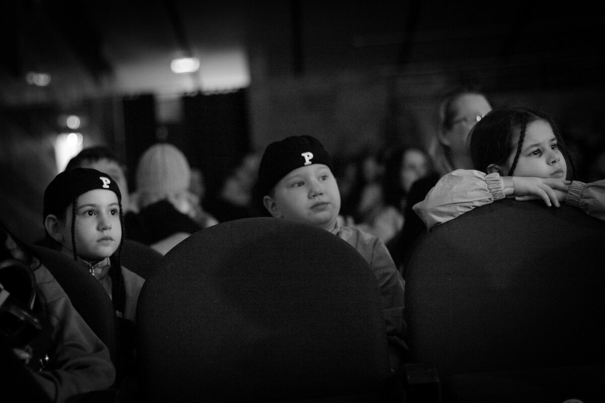 внимательные зрители - Артём Евтюхов